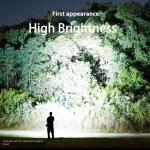 كشاف وهَج المغامر حجم كبير بقوة هائلة مثالي للرحلات والمغامرات والصيد .