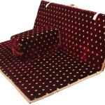 كرسي من فيتنس ورلد للنزهات والشاطئ والتخييم، يتميز بمسند ظهر قابل للتعديل وقابل للطي والتحويل إلى فرشة، مصنوع من القماش، باللون الأحمر